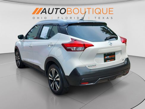 Used 2019 Nissan Kicks SV FWD image 3