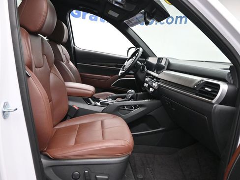 Used 2024 Kia Telluride EX w/ EX Captain's Chair Package image 6
