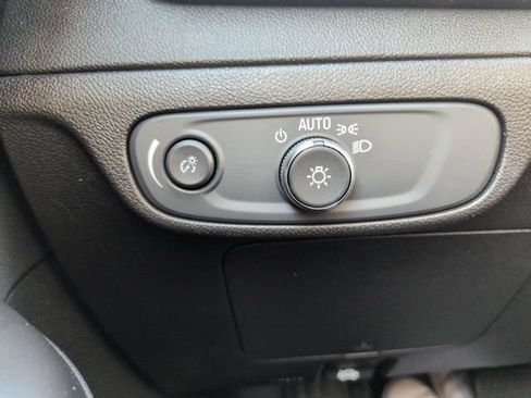 Used 2022 Chevrolet Bolt EUV Premier w/ Sun & Sound Package FWD image 31