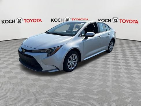 Used 2026 Toyota Corolla LE FWD image 3