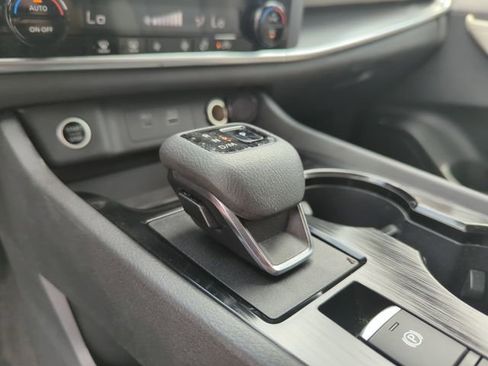 Certified 2023 Nissan Rogue SV FWD image 34