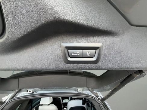 Used 2024 BMW X7 xDrive40i w/ Premium Package image 35