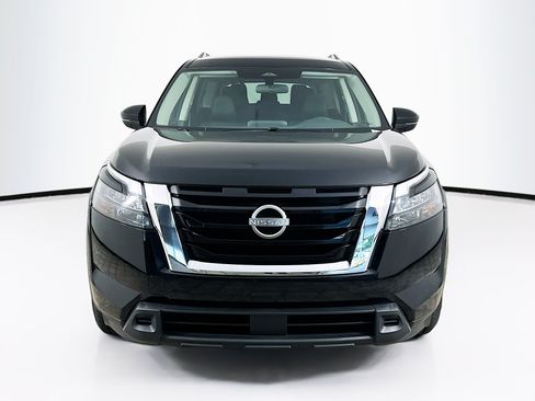 Used 2025 Nissan Pathfinder SV AWD/4WD image 2