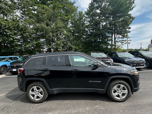 Used 2023 Jeep Compass Latitude w/ Convenience Group AWD/4WD image 4