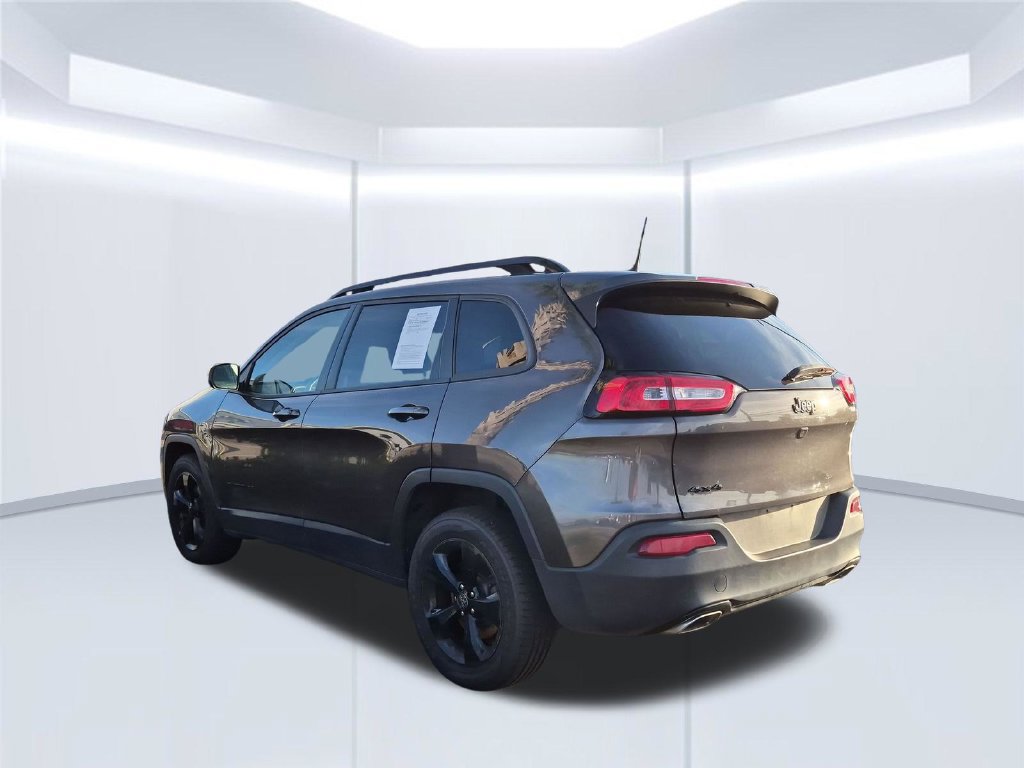 Used 2018 Jeep Cherokee Latitude w/ Altitude Package AWD/4WD image 2