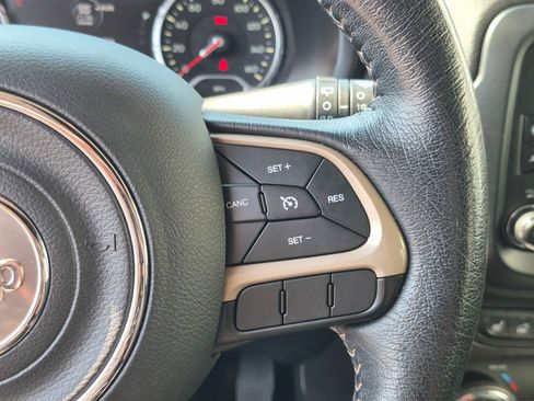 Used 2016 Jeep Renegade Limited FWD image 20