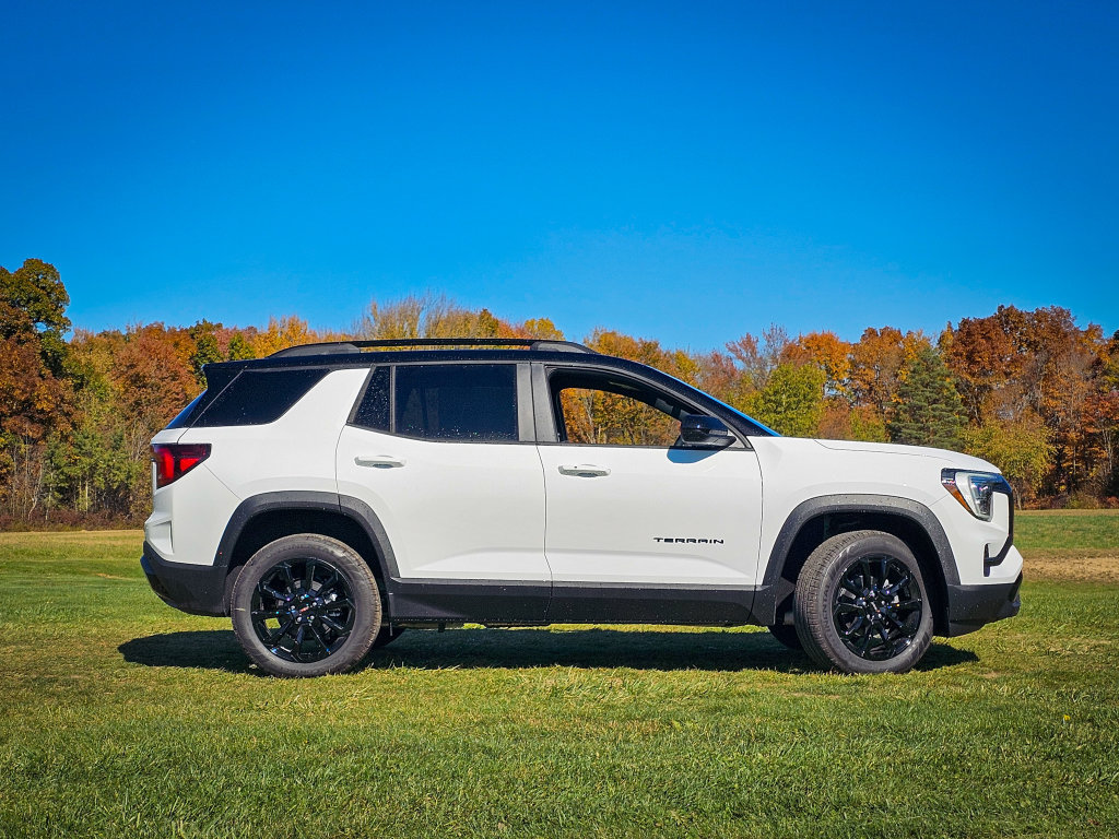 New 2027 GMC Terrain Elevation w/ Elevation Premium Package AWD/4WD image 2