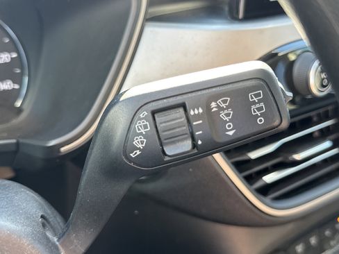 Used 2021 Ford Escape SE image 17