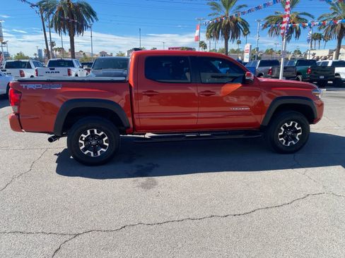 Used 2016 Toyota Tacoma TRD Off-Road AWD/4WD image 4