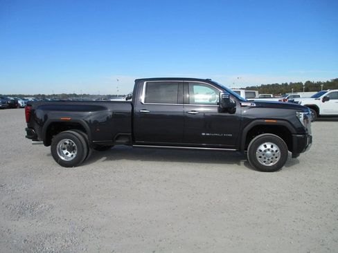 New 2026 GMC Sierra 3500 Denali w/ Denali Reserve Package AWD/4WD image 3