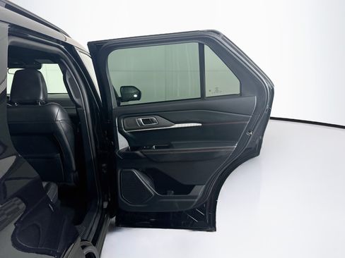 Used 2025 Ford Explorer ST-Line w/ ST-Line Street Pack AWD/4WD image 33