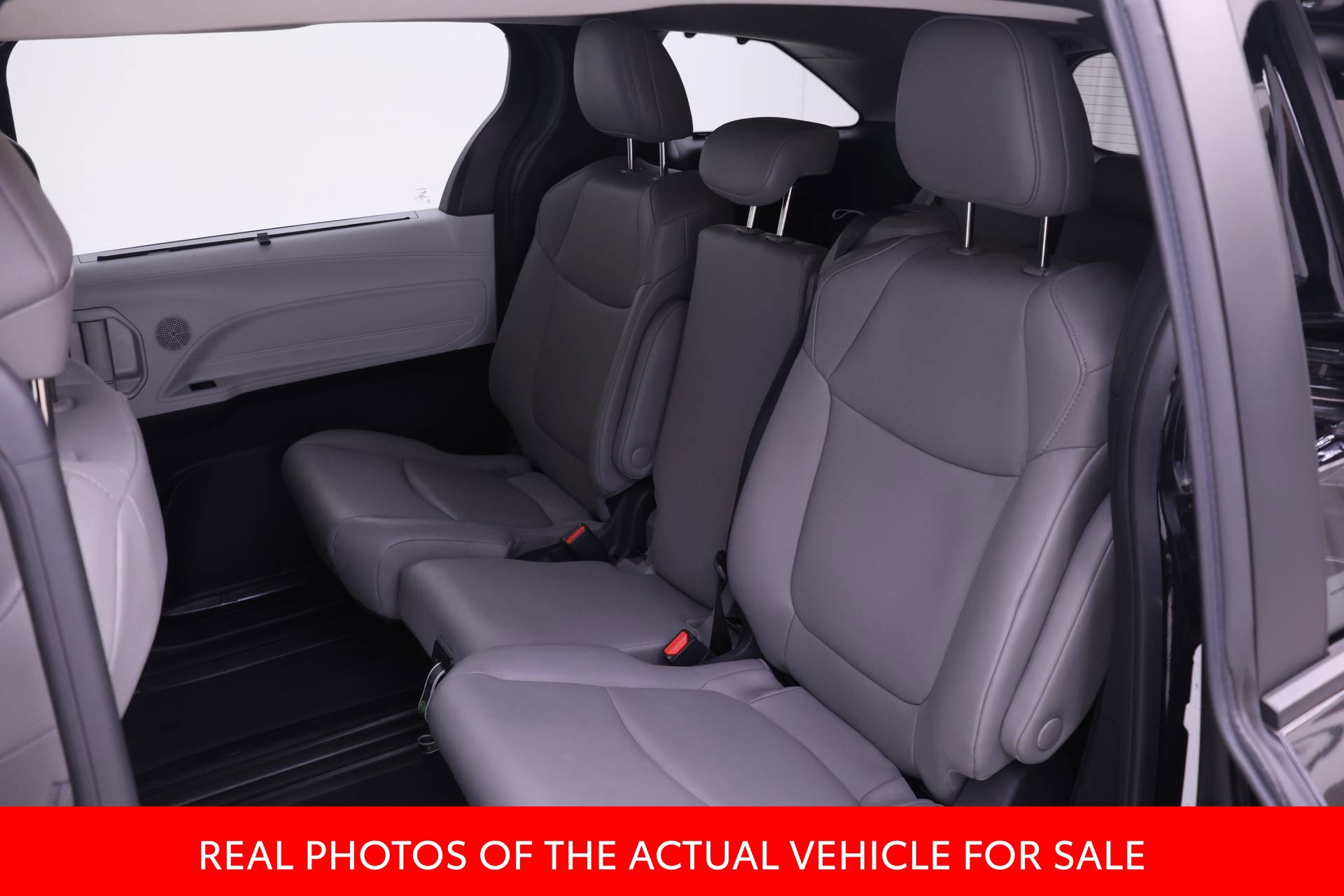 Certified 2026 Toyota Sienna XLE FWD image 11
