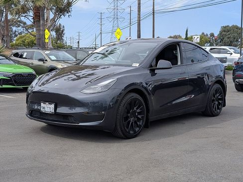 Used 2024 Tesla Model Y Long Range AWD/4WD image 6