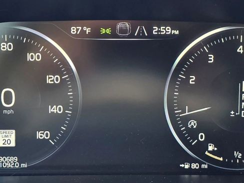 Used 2018 Volvo XC60 T6 Momentum w/ Vision Package AWD/4WD image 30