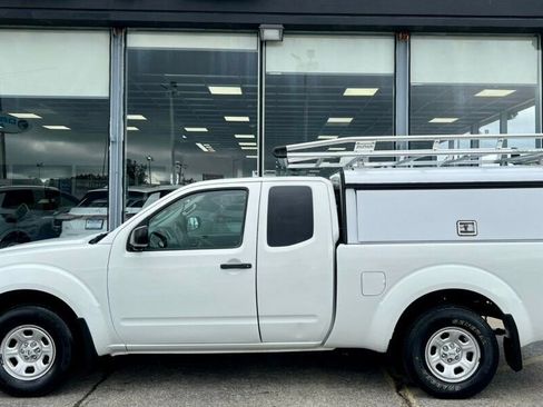 Used 2017 Nissan Frontier S image 2