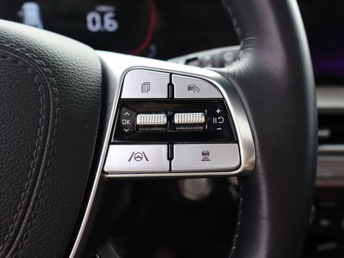 Used 2024 Kia Telluride EX w/ EX Captain's Chair Package image 16