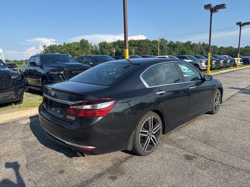 Used 2017 Honda Accord Sport Special Edition image 6