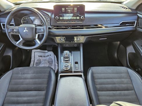 Used 2024 Mitsubishi Outlander SE image 13