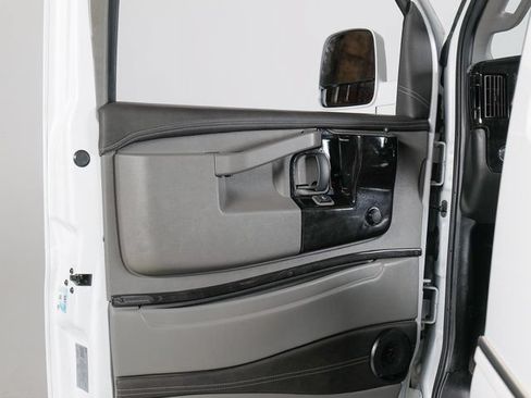 Used 2022 Chevrolet Express 2500 Extended w/ Enhanced Convenience Package RWD image 19