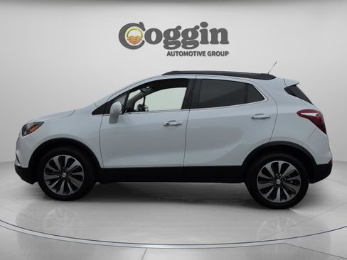 Used 2018 Buick Encore Essence FWD image 2
