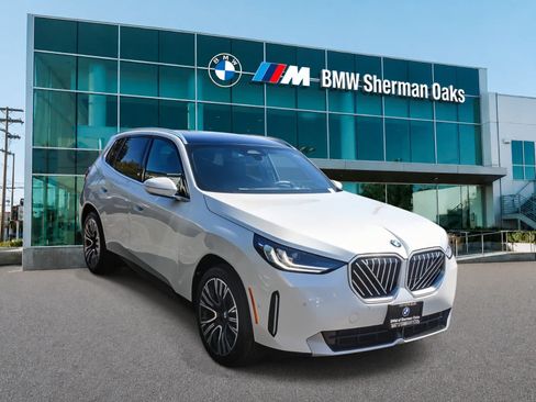 Used 2026 BMW X3 xDrive30i w/ Convenience Package AWD/4WD image 3