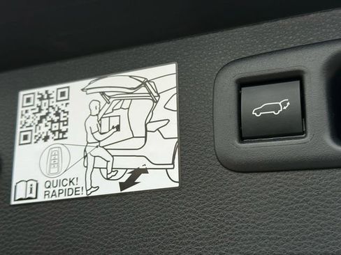 Certified 2024 Toyota Highlander XLE image 40