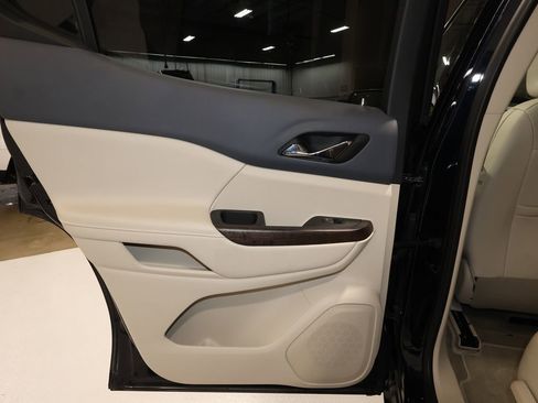 Certified 2022 GMC Acadia Denali w/ Denali Ultimate Package image 23