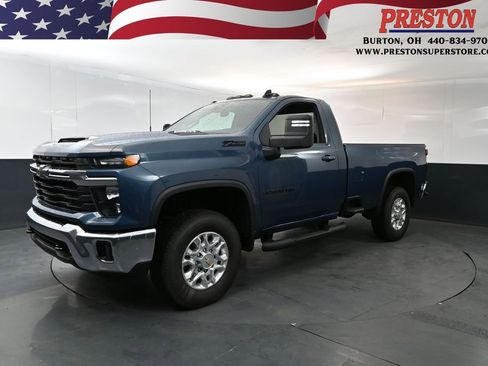 Used 2025 Chevrolet Silverado 2500 LT w/ Convenience Package AWD/4WD image 1