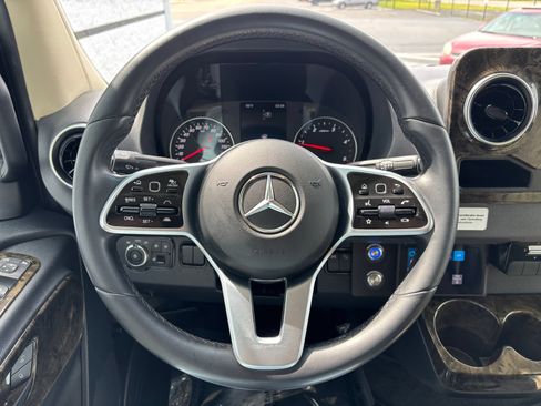 Used 2020 Mercedes-Benz Sprinter 3500 image 27