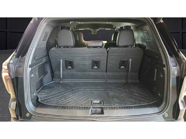 Used 2024 Chevrolet Traverse Z71 w/ LPO, Floor Liner Package AWD/4WD image 25