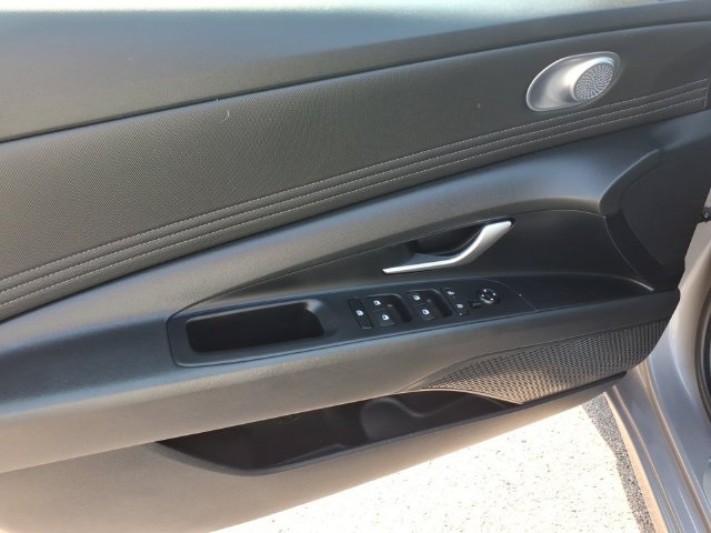 Used 2024 Hyundai Elantra SEL w/ Convenience Package FWD image 11