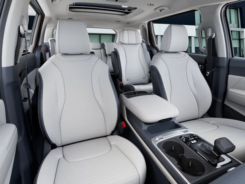 New 2025 Kia Carnival SX Prestige image 16