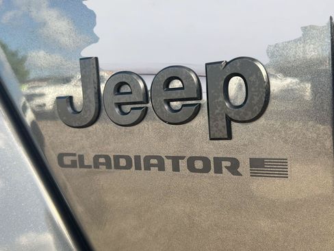 Used 2024 Jeep Gladiator Sport AWD/4WD image 31