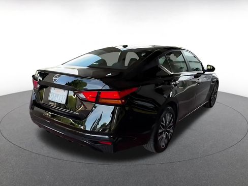 Used 2025 Nissan Altima 2.5 SV FWD image 13