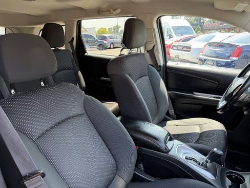 Used 2018 Dodge Journey SE w/ Connectivity Group FWD image 8