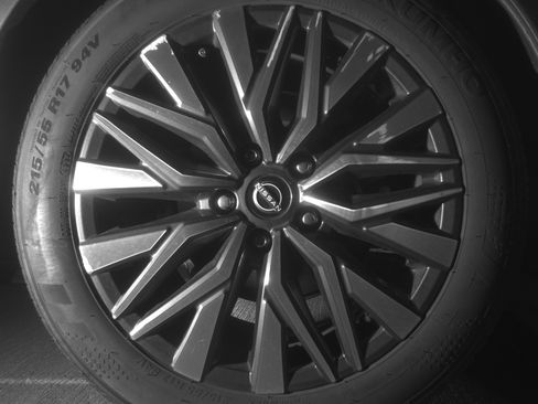 Used 2025 Nissan Altima 2.5 SV image 15