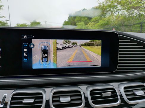 Used 2026 Mercedes-Benz GLS 450 4MATIC image 18