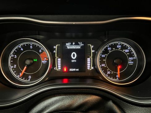 Used 2020 Jeep Cherokee Latitude w/ Cold Weather Group image 16