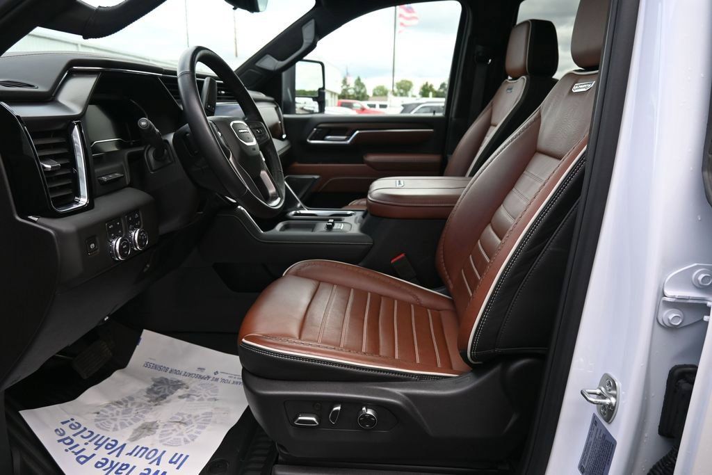 Used 2025 GMC Sierra 3500 Denali Ultimate AWD/4WD image 29