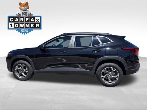 Used 2025 Chevrolet Trax LT w/ Driver Confidence Package FWD image 4