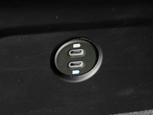 Certified 2023 Porsche Macan AWD/4WD image 39