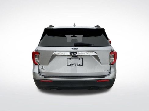 Used 2020 Ford Explorer XLT image 12