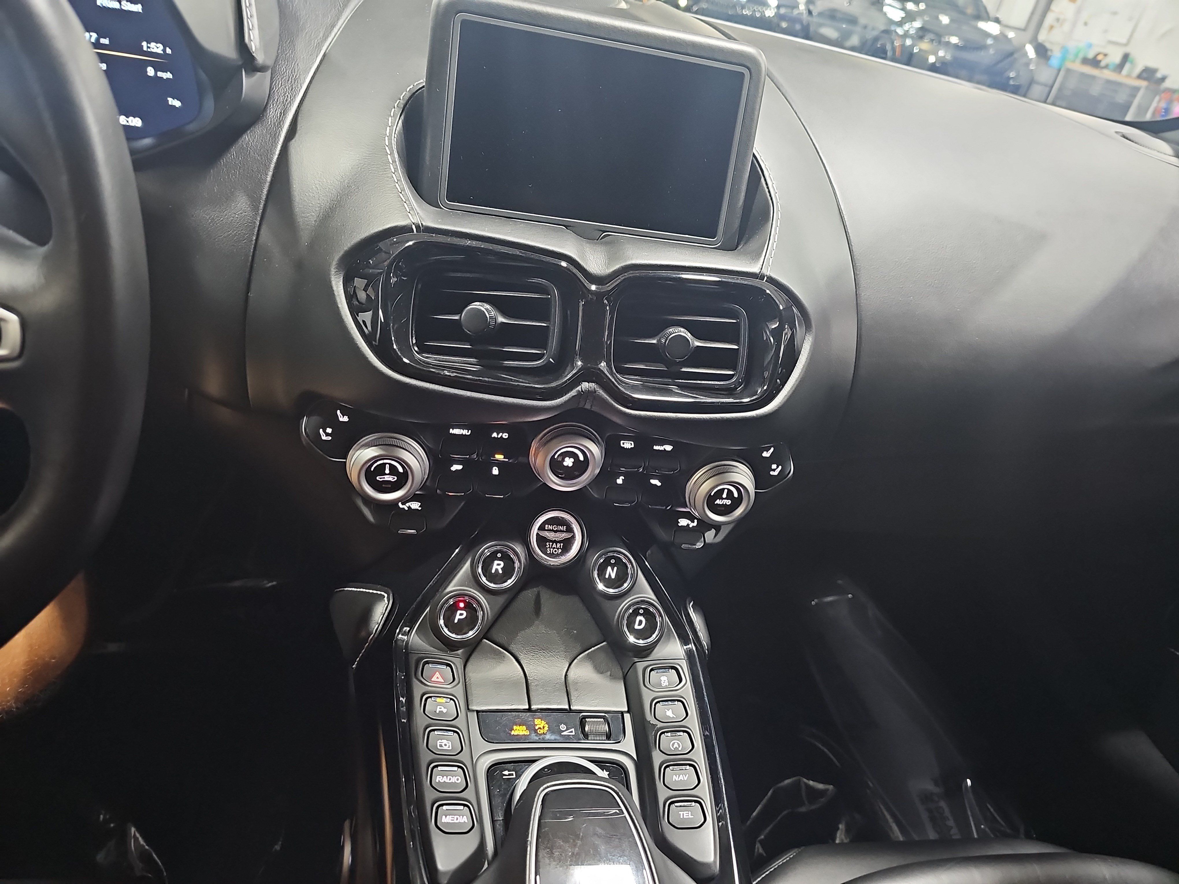 Used 2019 Aston Martin V8 Vantage Coupe RWD image 19