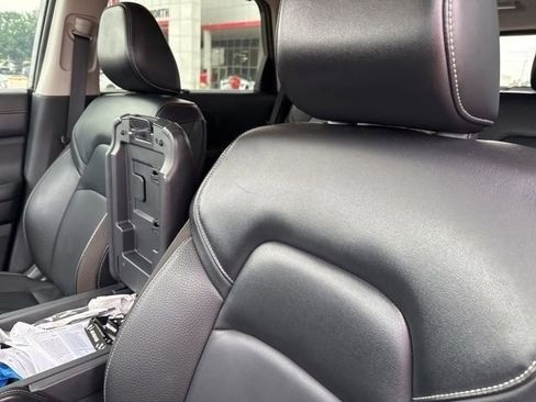 Used 2024 Nissan Pathfinder SL w/ SL Premium Package FWD image 10