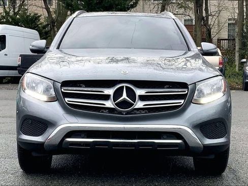 Used 2018 Mercedes-Benz GLC 300 4MATIC image 2