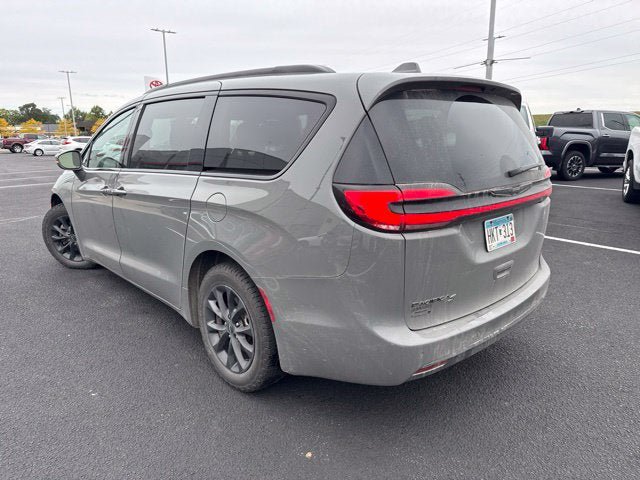Used 2021 Chrysler Pacifica Touring w/ S Appearance Package FWD image 3