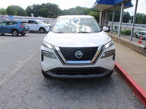 Used 2021 Nissan Rogue SV FWD image 2