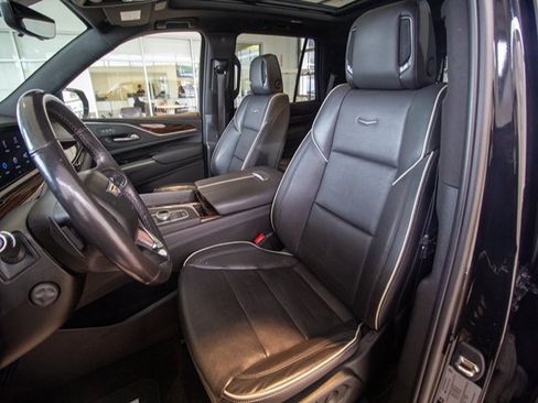 Used 2023 Cadillac Escalade Premium Luxury image 17