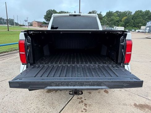 Used 2025 Toyota Tacoma TRD Off-Road AWD/4WD image 14