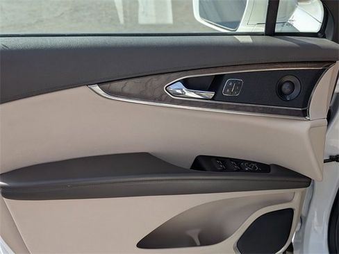 Used 2020 Lincoln Nautilus Reserve image 12